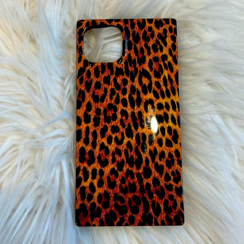 Flaunt iPhone 13/14 leopard case